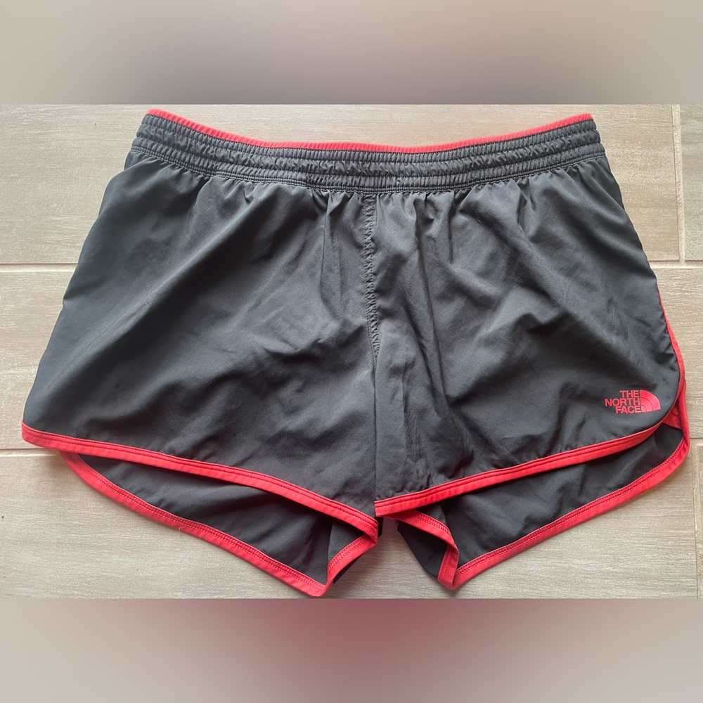 The North Face Shorts Women’s Size Large Gray & Coral Pink Built-In Unde…